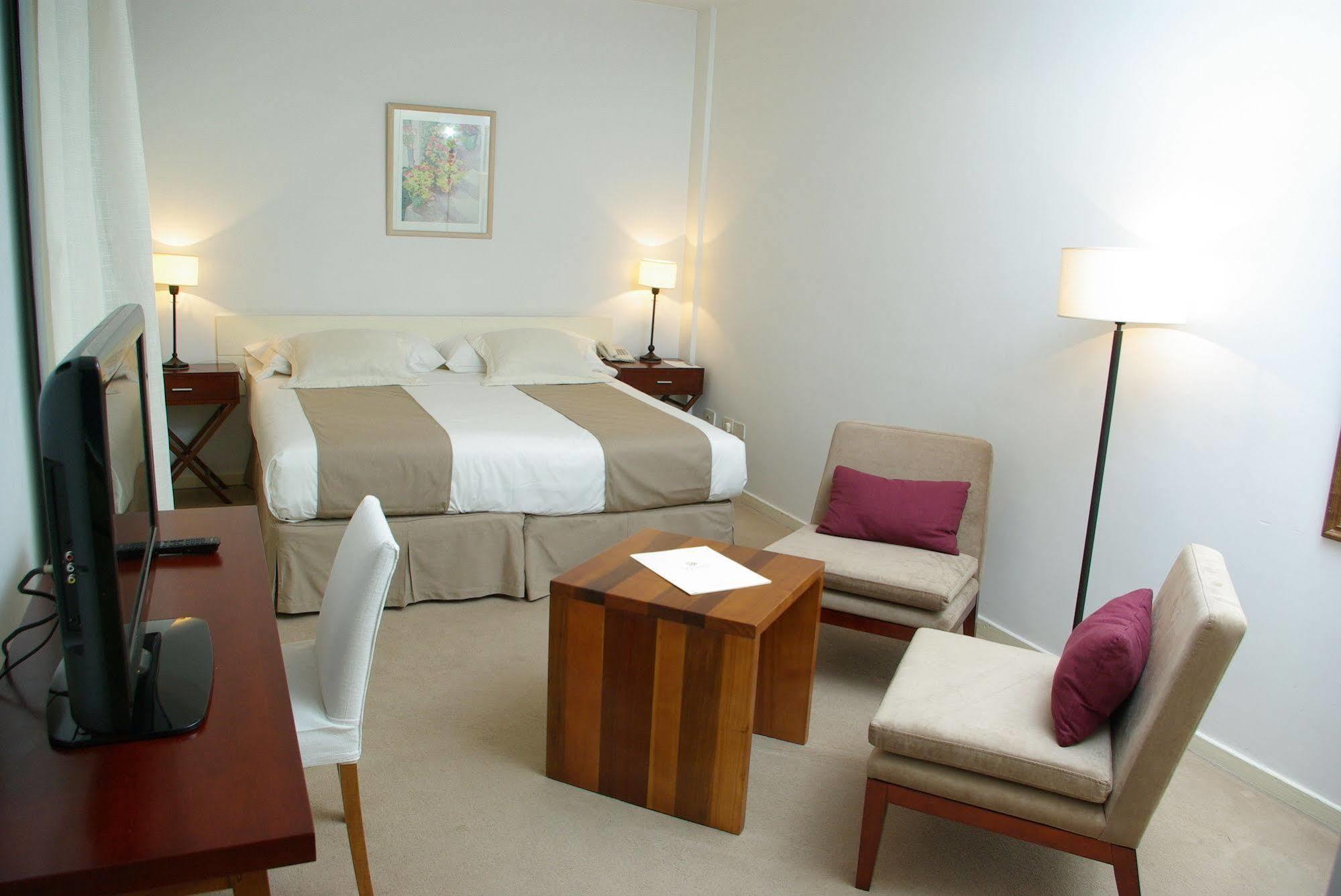 Loi Suites Arenales Buenos Aires Exteriör bild