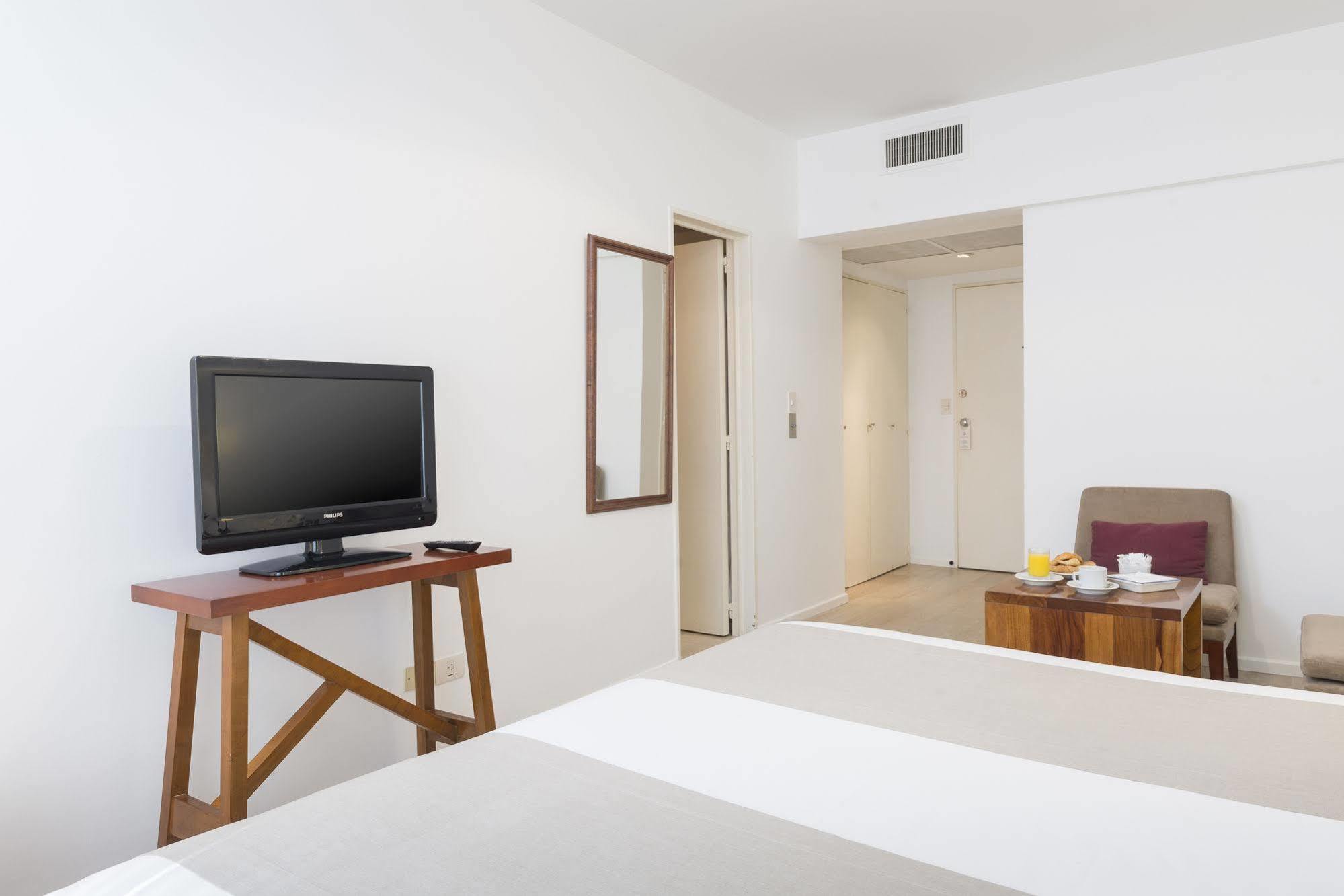Loi Suites Arenales Buenos Aires Exteriör bild